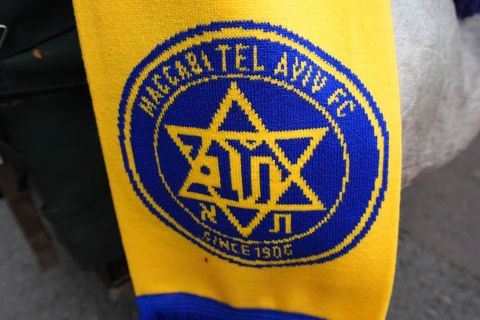 Fans von Maccabi Tel Aviv werden für die Europa-League-Spiele im Dezember in Stuttgart und im Januar in Freiburg erwartet. Foto:
