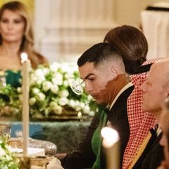 Da senkt selbst CR7 andächtig den Kopf: Cristiano Ronaldo als Stargast von Donald und Melania Trump im Weißen Haus.