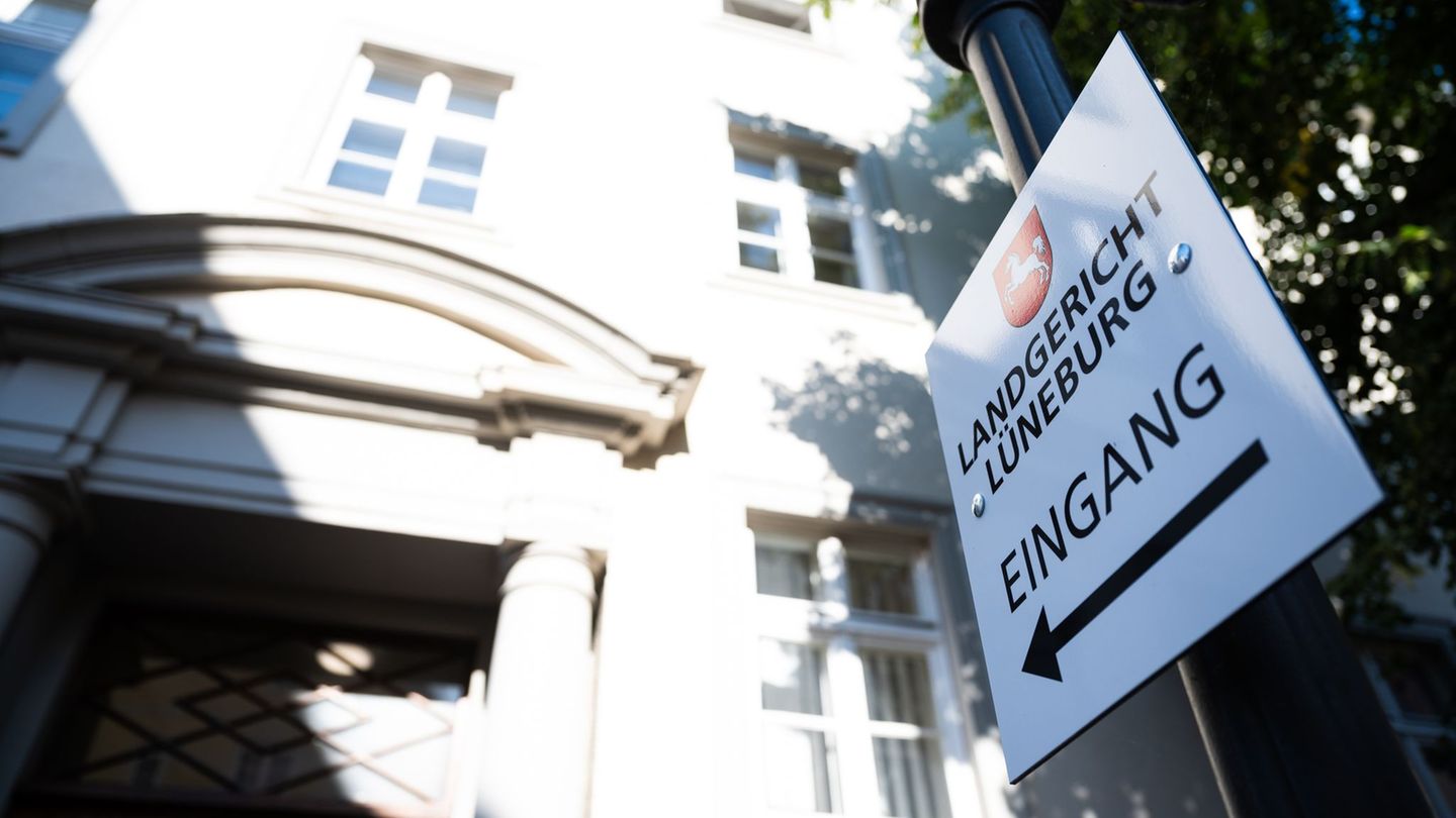 Eine Studentin hat die Klage gegen ihren Ghostwriter zurückgezogen - die beklagte Partei stimmt zu, das Gericht wird nicht mehr