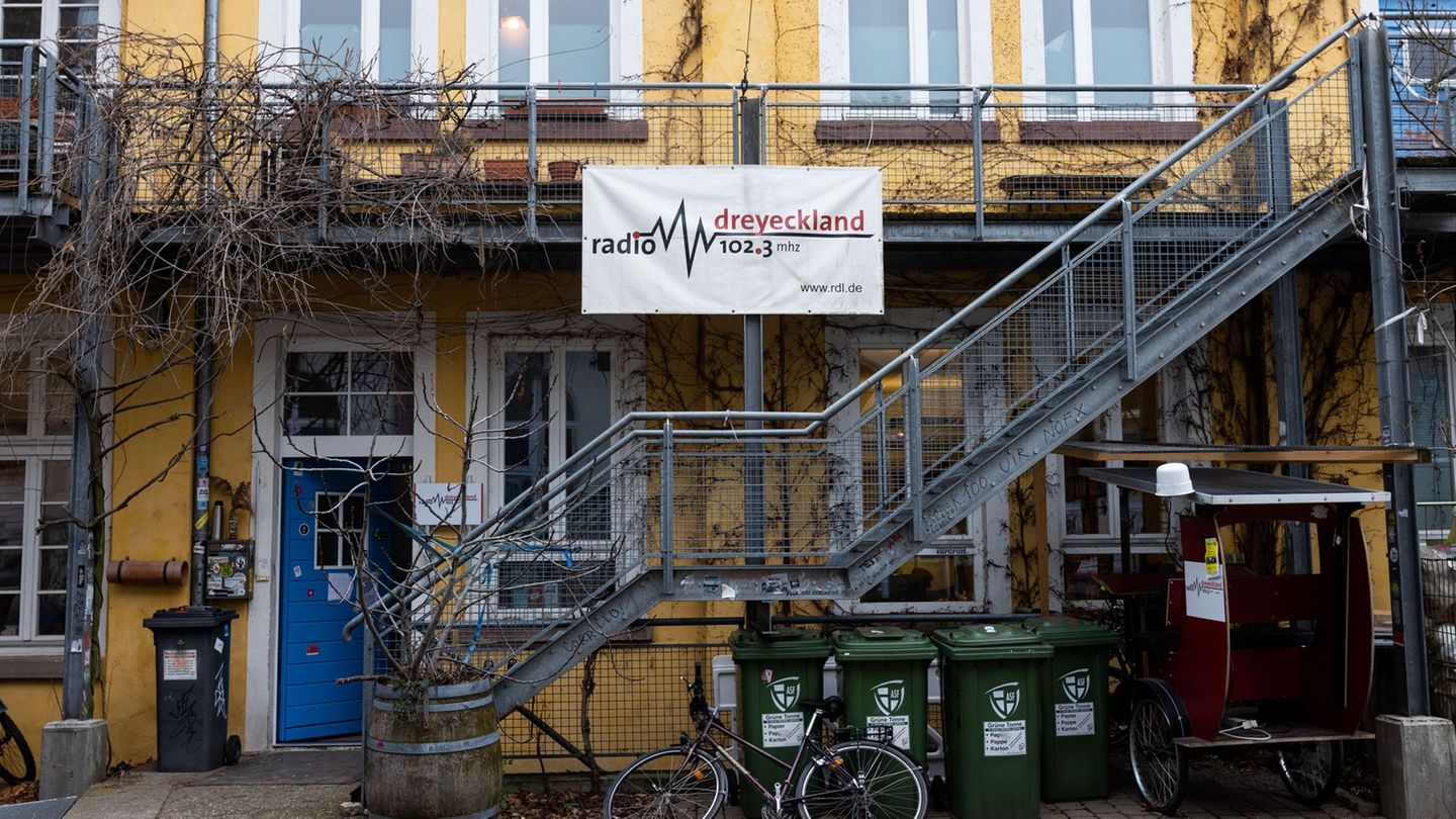 Wohnungsdurchsuchung von Redakteur war rechtswidrig. (Archivbild) Foto: Philipp von Ditfurth/dpa