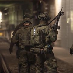 Soldaten in Berliner U-Bahn liefern filmreife Szenen