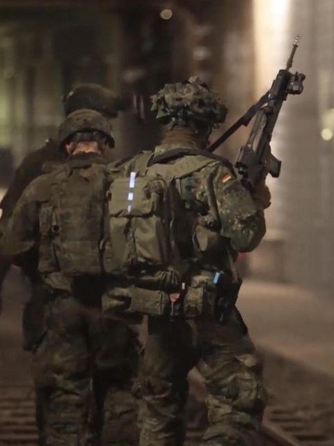 Soldaten in Berliner U-Bahn liefern filmreife Szenen