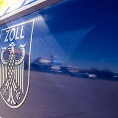 Maschinen im Millionenwert soll ein Geschäftsführer aus dem Raum Tübingen unerlaubt nach Russland ausgeführt haben. (Symbolbild)