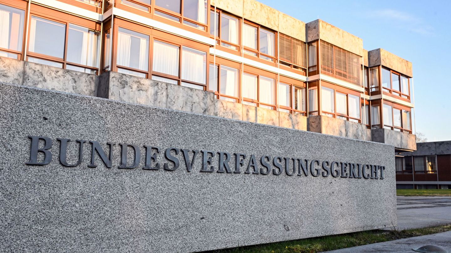 Bundesverfassungsgericht: Karlsruhe: Berliner Beamtenbezüge waren verfassungswidrig