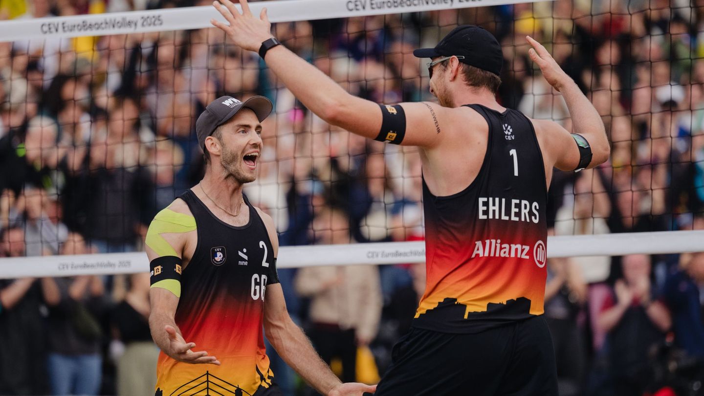 Clemens Wickler (l) und Nils Ehlers stehen im WM-Achtelfinale. Foto: Marius Becker/dpa