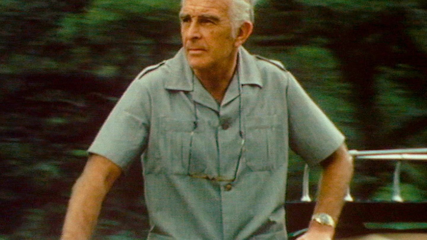 Bernhard Grzimek – hier bei Dreharbeiten in der Serengeti für seine Sendung "Ein Platz für Tiere" – setzte sich unermüdlich für den Erhalt der ursprünglichen Natur und der Tierwelt ein.