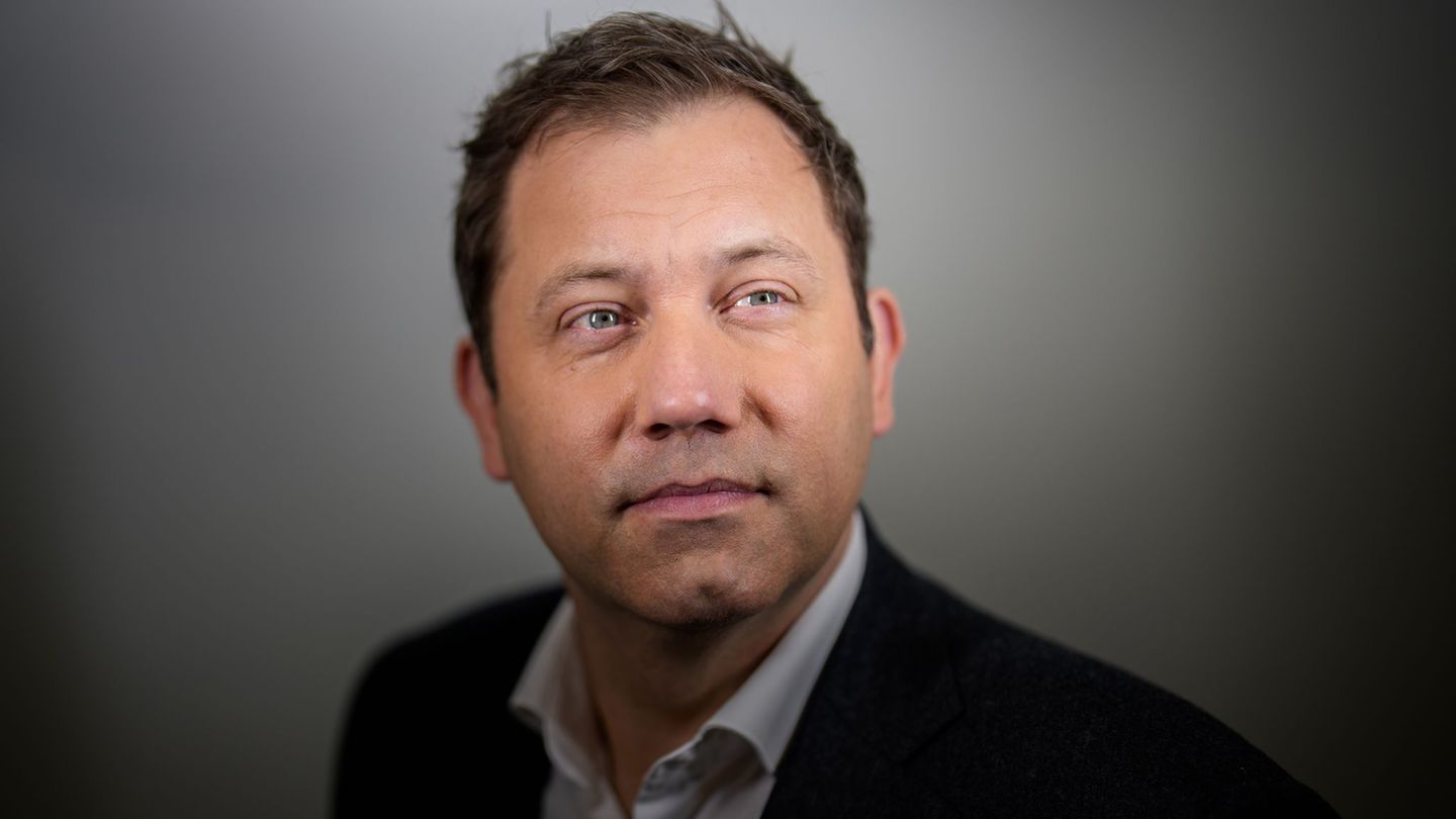 Breitbeinig sei "von gestern", findet Vizekanzler Lars Klingbeil (SPD). (Archivbild) Foto: Michael Kappeler/dpa