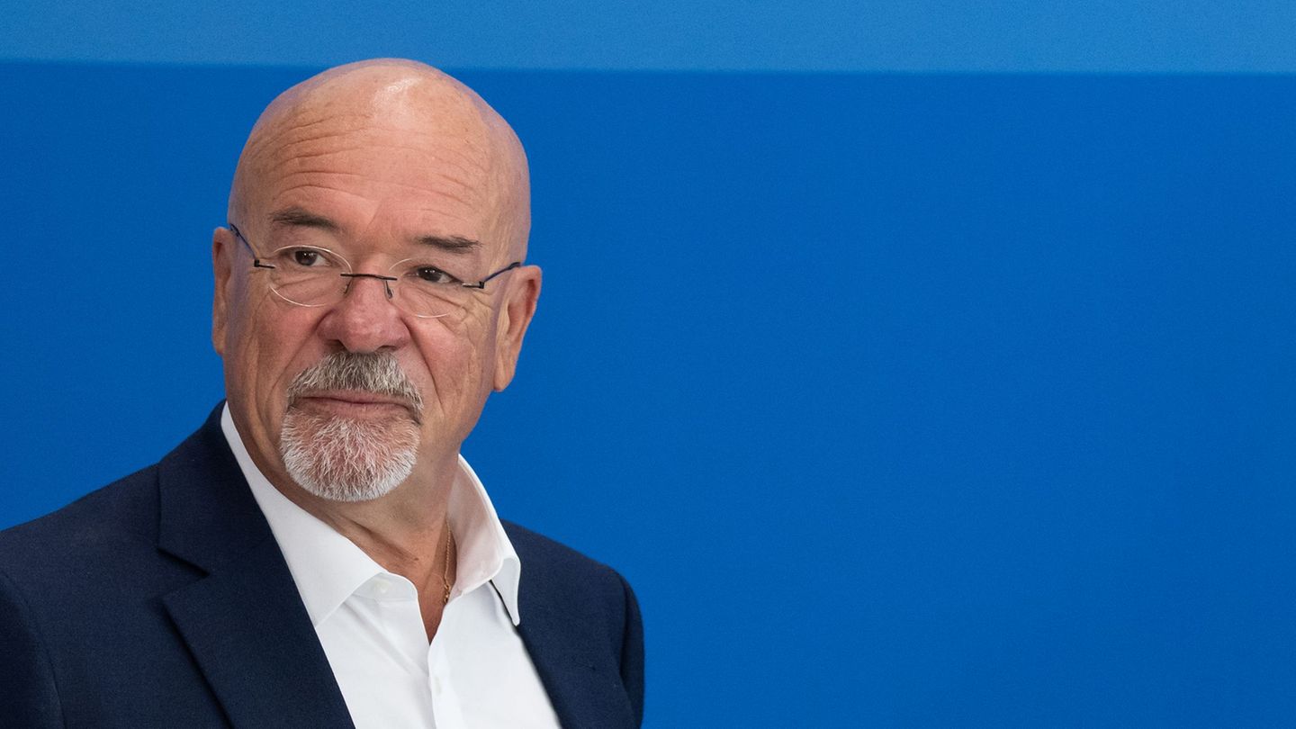 Der Präsident der vbw, Wolfram Hatz, stellt sich klar hinter eine Wehrpflicht. Foto: Sven Hoppe/dpa