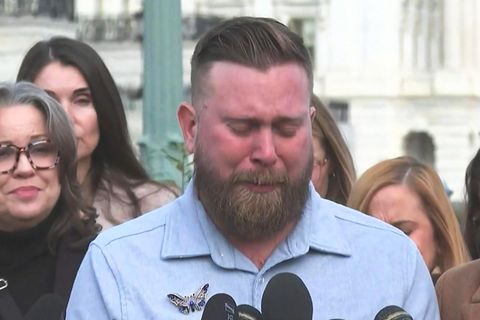 Bruder von Epstein-Opfer Giuffre weint herzzerreißend