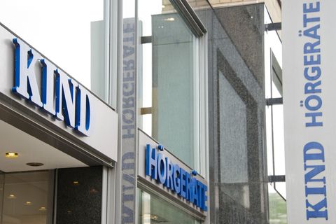 Die dänische Demant-Gruppe darf die Hörgerätekette Kind übernehmen. Dies hat das Bundeskartellamt erlaubt. Mit dann fast 1.000 F