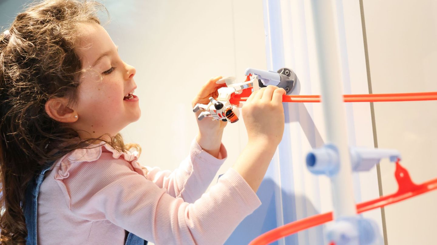 Trotz gedämpfter Kauflaune blickt die Spielwarenbranche optimistisch aufs Weihnachtsgeschäft. Foto: Daniel Löb/dpa