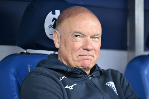 Fordert von der Mannschaft eine "Topleistung": Bochum-Coach Uwe Rösler. (Archivfoto) Foto: Swen Pförtner/dpa