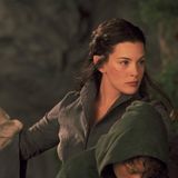 Elfen  Das deutsche Wort Elfe geht auf die altdeutschen Begriffe Elb bzw. Alb zurück. Ersterer findet sich in den Elben aus J. R. R. Tolkiens "Herr der Ringe" wieder, letzterer hat sich als Albtraum erhalten. Als Naturwesen sind Elfen fester Bestandteil in den mythischen Erzählungen zahlreicher Länder und Kulturen. Häufig stehen sie in Verbindung mit Lebensräumen (Wald-, See- und Wiesenelfen) oder Himmelskörpern (Mond-, Sonnenelfe)