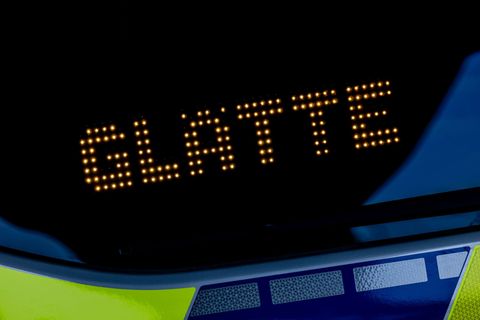 Auf den nassen Wegen und Straßen im Land kann es laut DWD glatt werden. (Symbolbild) Foto: Rolf Vennenbernd/dpa