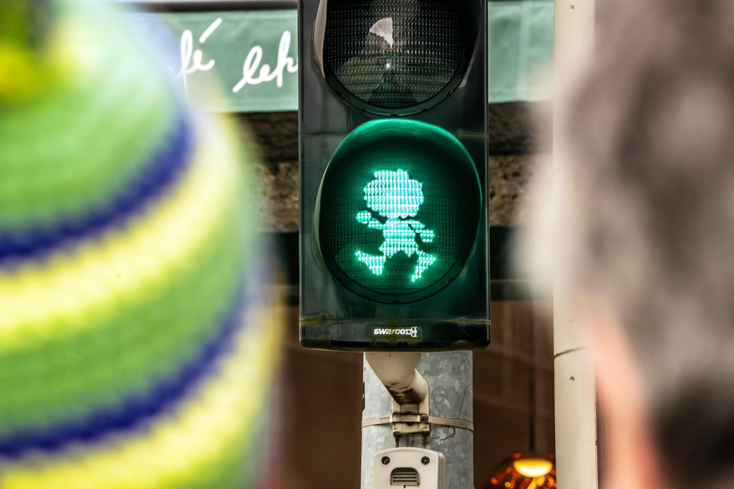 Kobolde  Als Klabautermänner machen sie Seefahrern das Leben schwer, beim Meister Eder hingegen verzaubert der "Pumuckl" Kinder und Erwachsene. Mit seinen feuerroten, wilden Haaren und seinen Streichen war der kleine Knilch maximal unangepasst für die Zeit, in der er das Licht der Welt erblickte. Die 70er-Jahre waren schließlich noch geprägt von traditionellen Familienbildern und strengen gesellschaftlichen Normen. Immerhin hat es der Pumuckl bis in die Gegenwart geschafft. Seit diesem Jahr gibt es in seiner Heimatstadt München sogar eigene Ampeln mit seinem Konterfei