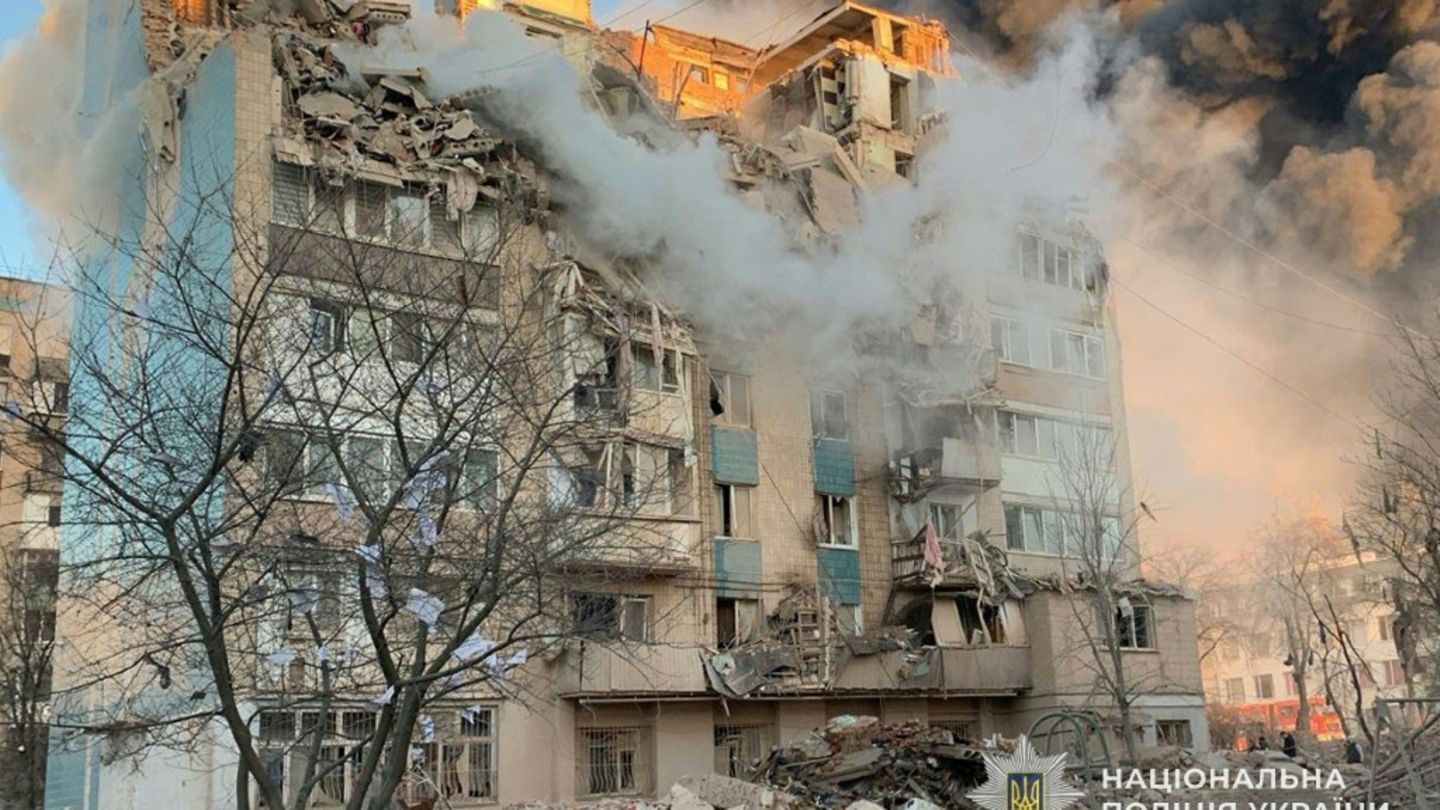 Beschädigtes Wohnhaus in Ternopil