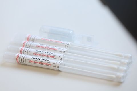 Zur vertraulichen Spurensicherung gehören die Dokumentation von Verletzungen sowie die Sicherung von Tatspuren am Körper. (Archi