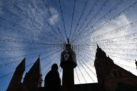 Der Mainzer Weihnachtsmarkt beginnt am 27. November. Foto: Arne Dedert/dpa
