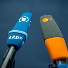 Rundfunk: Mikrofone von ARD und ZDF