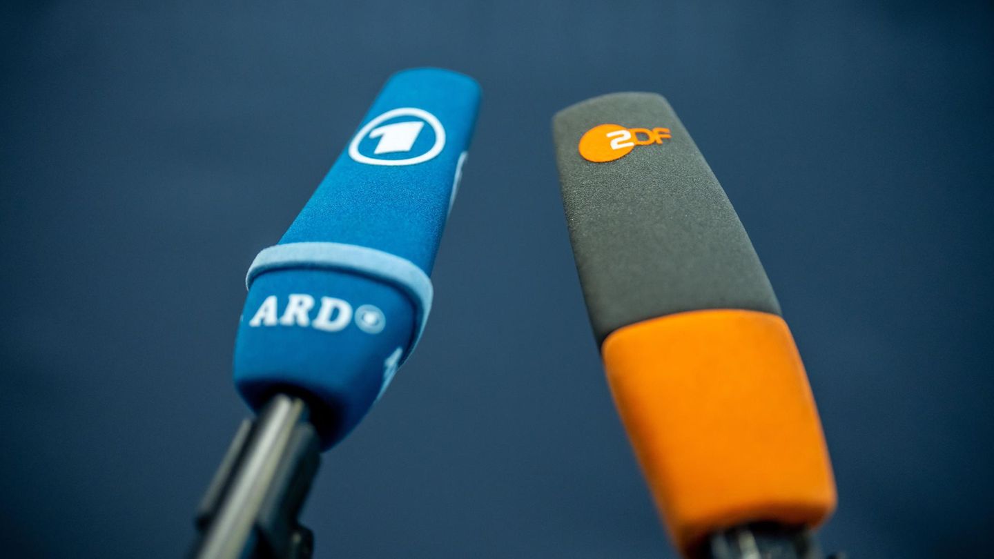 Rundfunk: Mikrofone von ARD und ZDF