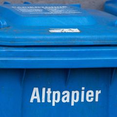 Ein Zusteller soll hunderte Briefe ins Altpapier geworfen haben. (Symbolbild) Foto: Armin Weigel/dpa