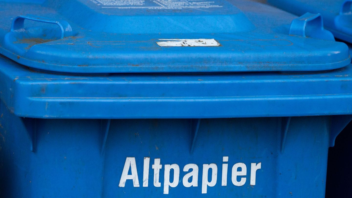 Ein Zusteller soll hunderte Briefe ins Altpapier geworfen haben. (Symbolbild) Foto: Armin Weigel/dpa