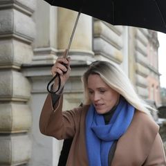 Astrid Have beim Betreten des Hamburger Landgerichts