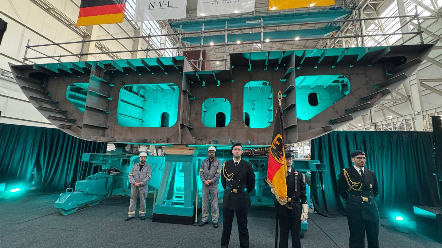 Auf der Peene-Werft in Wolgast ist die Kiellegung für neues Flottendienstboot erfolgt. Foto: Stefan Sauer/dpa