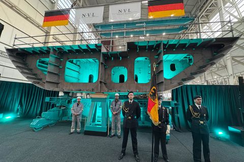 Auf der Peene-Werft in Wolgast ist die Kiellegung für neues Flottendienstboot erfolgt. Foto: Stefan Sauer/dpa