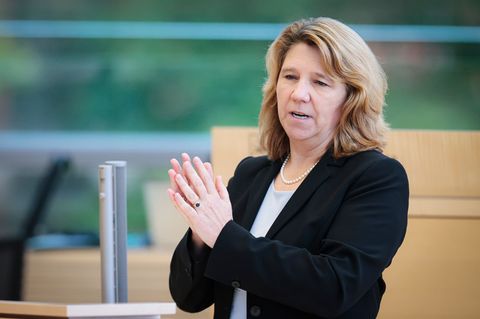 Justizministerin Kerstin von der Decken ist davon überzeugt, einen guten Kompromiss bei der Gerichtsreform gefunden zu haben. (A