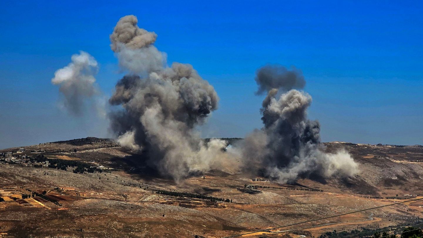 Israel wirft der Hisbollah eine Wiederaufrüstung vor und greift deshalb nahezu täglich Ziele im Nachbarland Libanon an. (Archivb