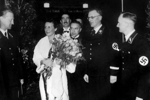 Leni Riefenstahl mit NS-Funktionären