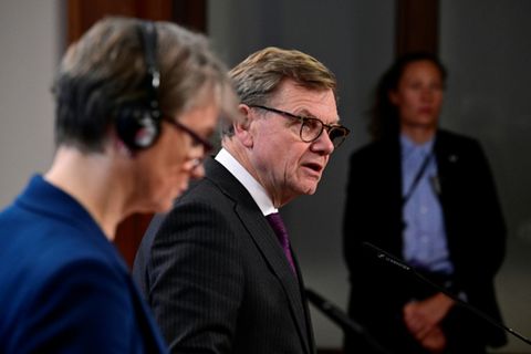 Johann Wadephul (R) und Yvette Cooper (L) in Berlin