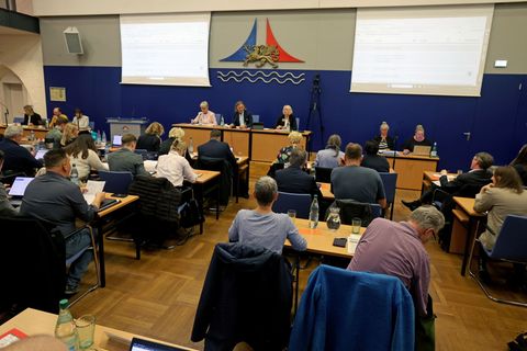 Rostocks Bürgerschaft lässt die Option von Parktürmen prüfen. Foto: Bernd Wüstneck/dpa