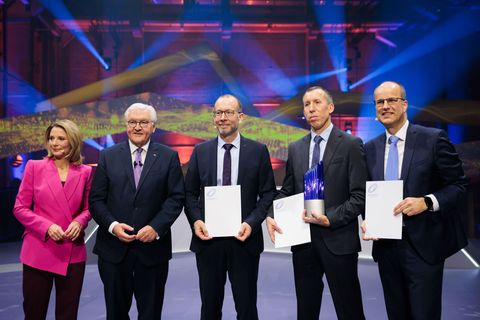 Der Deutsche Zukunftspreis ging in diesem Jahr an das Team "Kraftpaket fürs Klima - Fernverkehr-Lkw mit Wasserstoff elektrisch b