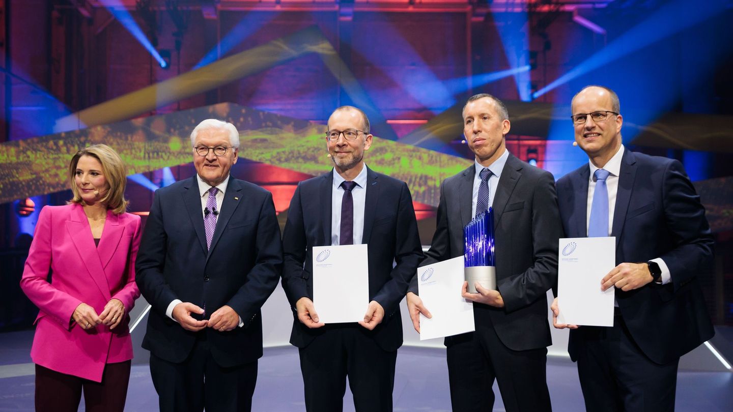 Der Deutsche Zukunftspreis ging in diesem Jahr an das Team "Kraftpaket fürs Klima - Fernverkehr-Lkw mit Wasserstoff elektrisch b