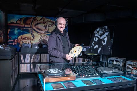 Die Ausstellung "OMEN Club Frankfurt 1988–1998 – New Electronic Ecstasy" ist nun im Museum of Modern Electronic Music in Frankfu
