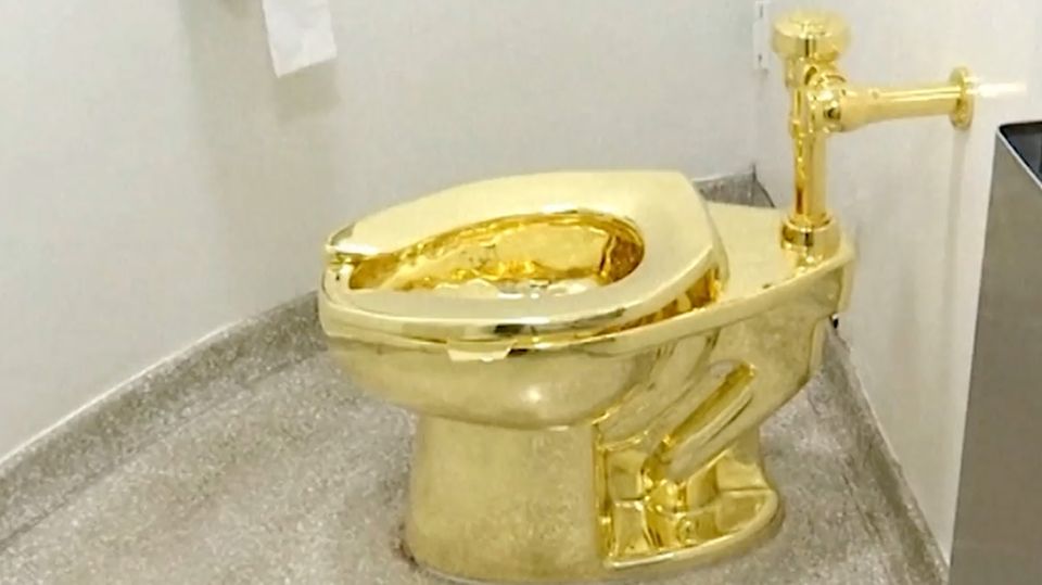 Gold-Klo "America" für 12 Millionen US-Dollar versteigert