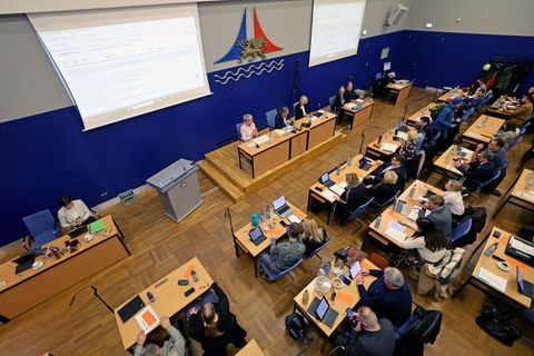 Finanzen beschäftigten die Rostocker Bürgerschaft. Foto: Bernd Wüstneck/dpa