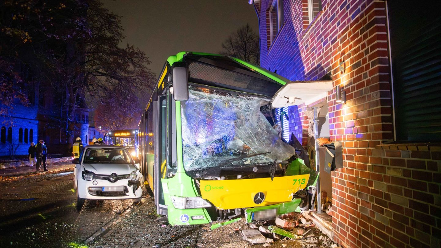 Der Unfall hinterließ eine Spur der Verwüstung. Foto: Vincent Kempf/dpa