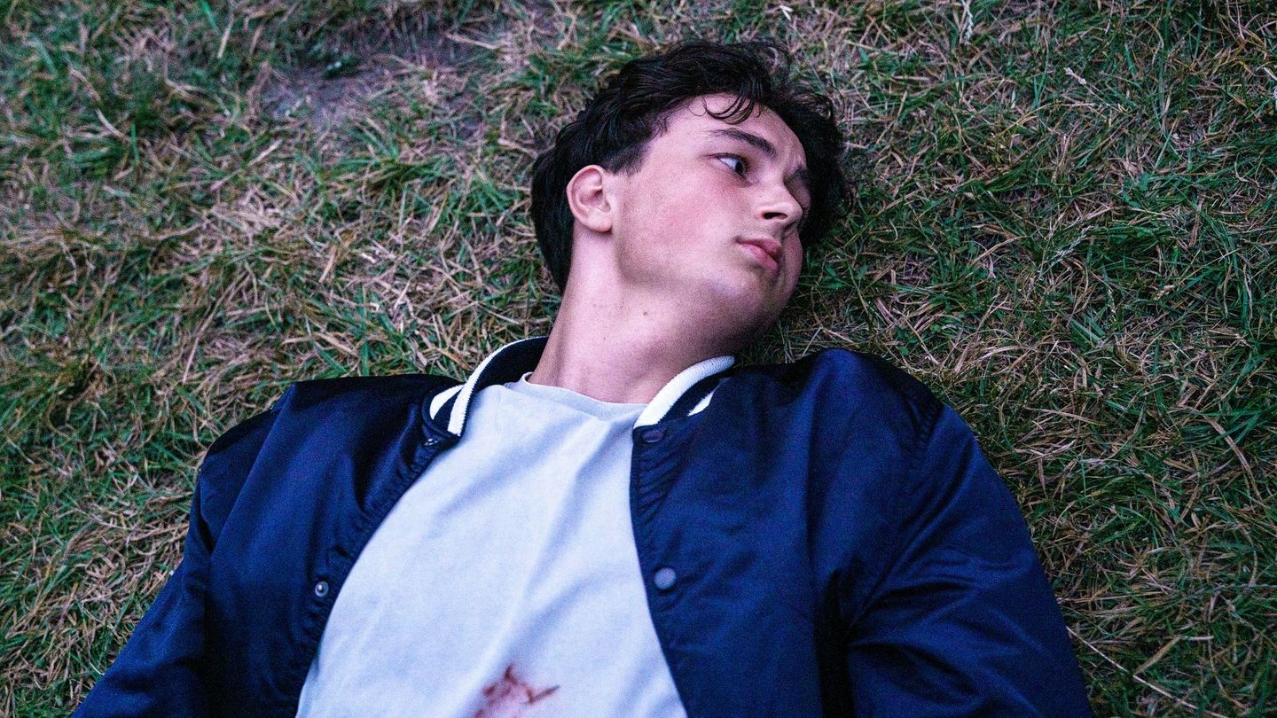 Der durchaus besondere ARD-Mittwochsfilm "Polizei" erzählt aus dem Leben des 20-jährigen Anton (Levy Rico Arcos): Als er eine Anklage wegen "schweren Landfriedensbruchs" und "Widerstand gegen Vollstreckungsbeamte" bekommt, die er sich bei einer Demo mit Filmriss vor zwei Jahren einhandelte, gerät sein Leben aus den Fugen.