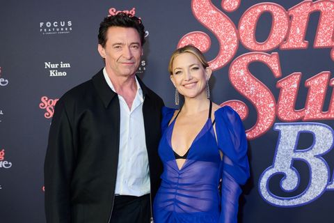 Kate Hudson und Hugh Jackman bei der Europapremiere des Films "Song Sung Blue". Foto: Annette Riedl/dpa