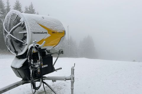 Schneekanonen brauchen frostige Temperaturen, um für künstliche Beschneiung zu sorgen. Derzeit herrschen günstige Wetterbedingun