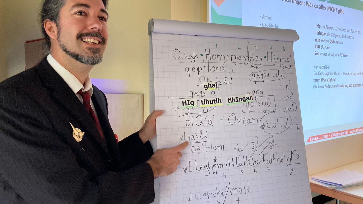 Es gibt immer mehr ins Klingonisch übersetzte Bücher. (Archivbild) Foto: Birgit Reichert/dpa