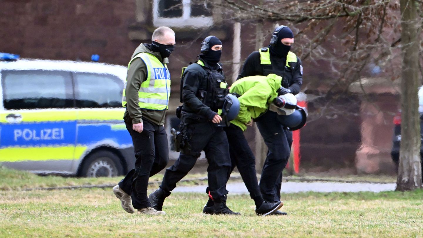 Začetek sojenja po napadu z nožem na turista pri spomeniku holokavstu v Berlinu