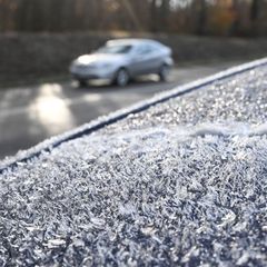 Autofahrer aufgepasst – es ist frostig. Foto: Bernd Weißbrod/dpa
