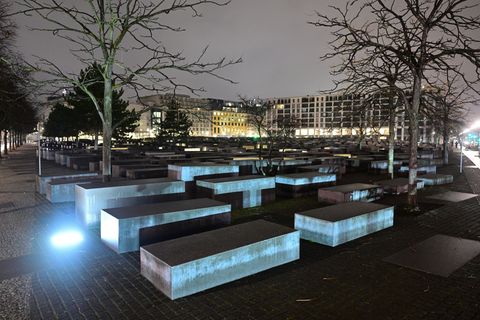 Am 21. Februar dieses Jahres stach der Mann im Stelenfeld des Holocaust-Mahnmals auf Besucher ein. Foto: Sebastian Christoph Gol