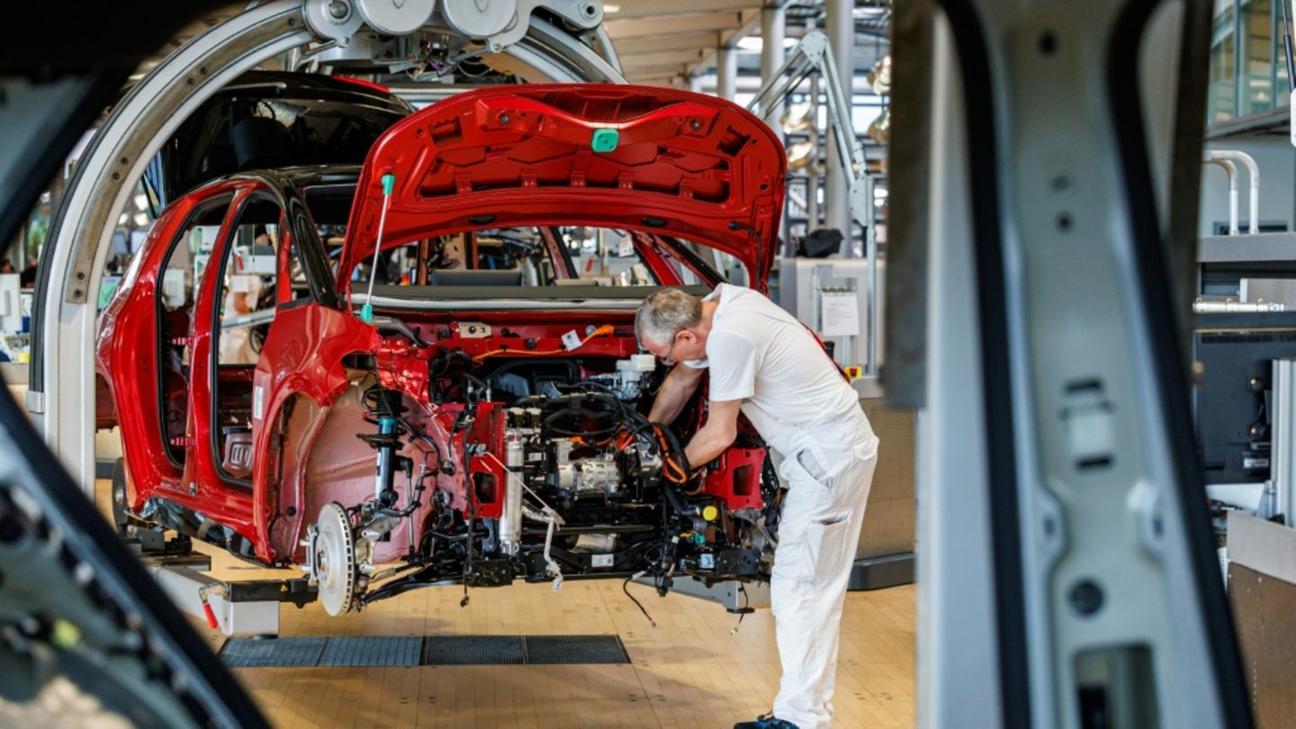 V nemški avtomobilski industriji skoraj 50.000 izgubljenih delovnih mest v enem letu