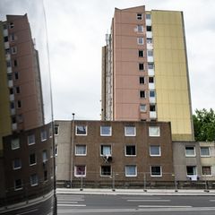 Das Gebäude ist wegen der schlechten Lebensumstände dort überregional bekannt. (Archivbild) Foto: Swen Pförtner/dpa