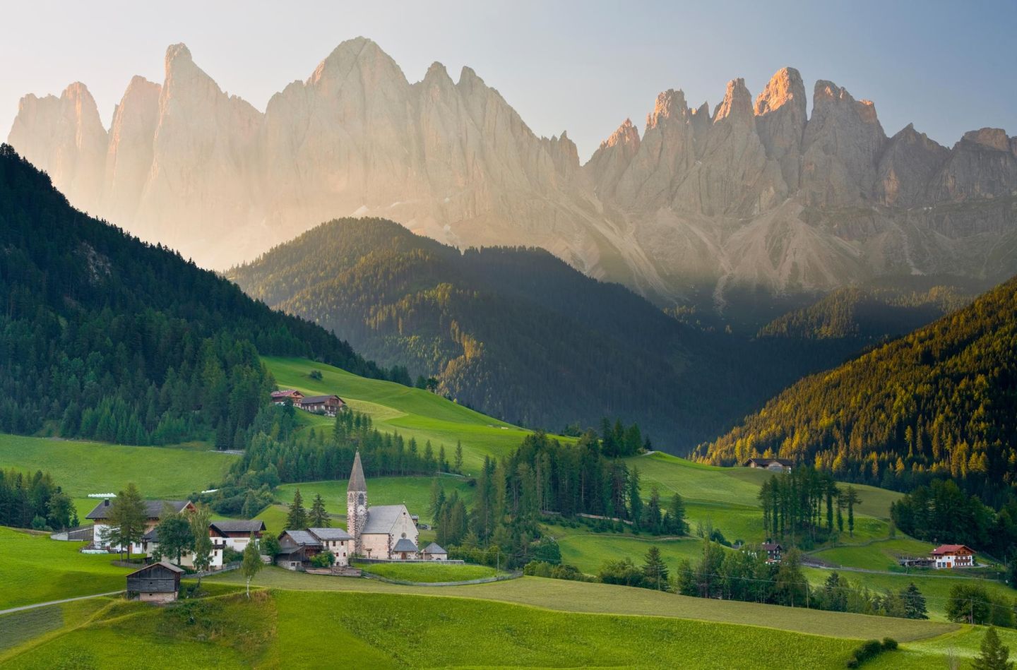 Villnößtal mit Blick auf die Geisler Spitzen